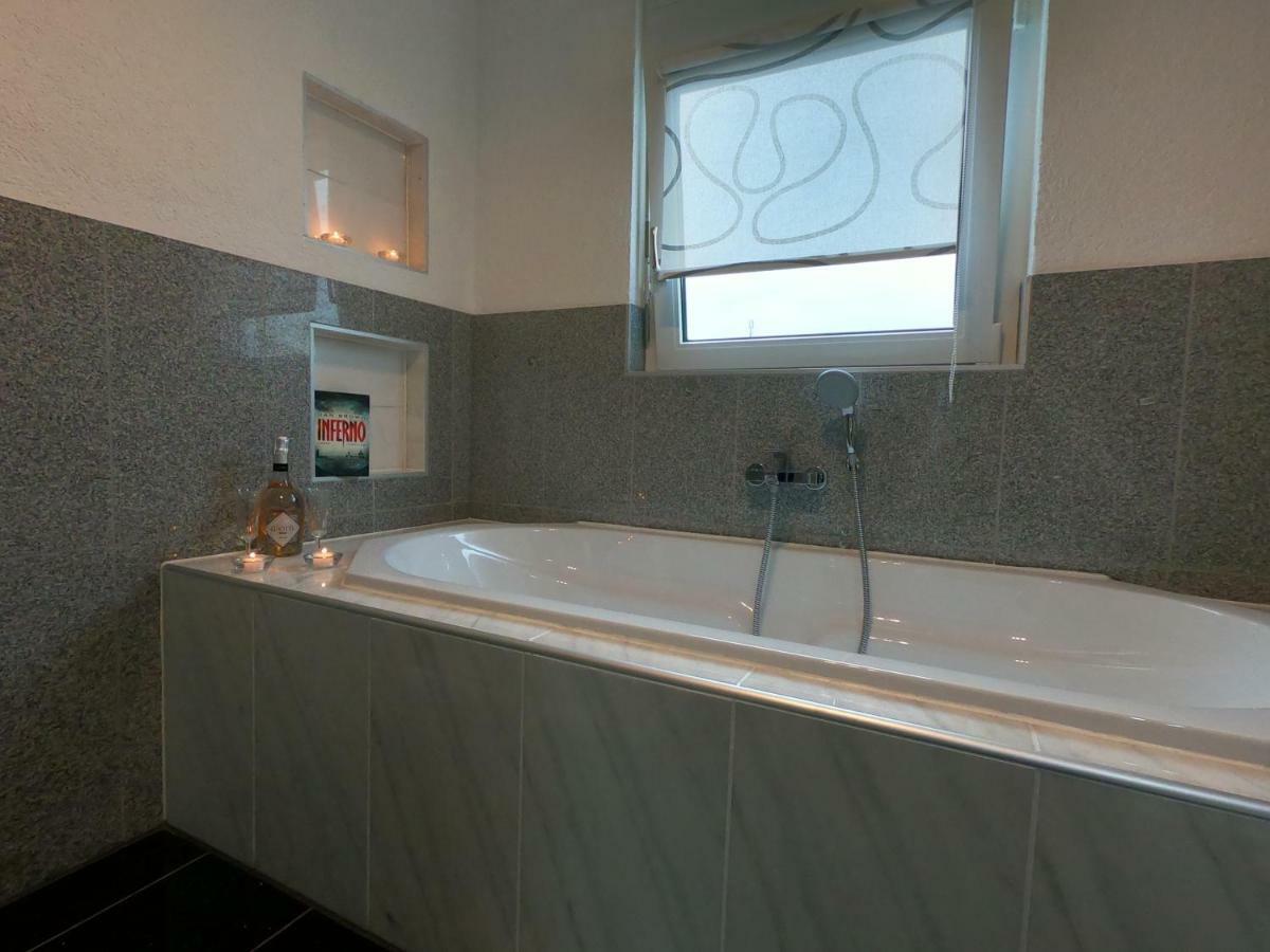 Moderne Helle 2,5 Zimmer Wohnung Mit Grossem Bad Und Kueche In Trossingen Dış mekan fotoğraf